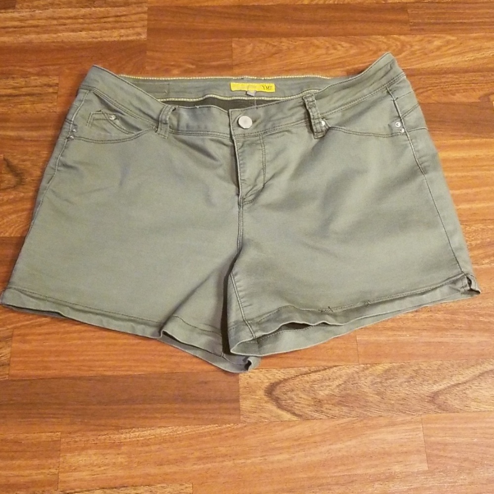Olive YMI Wanna Betta Butt Shorts Sz.14